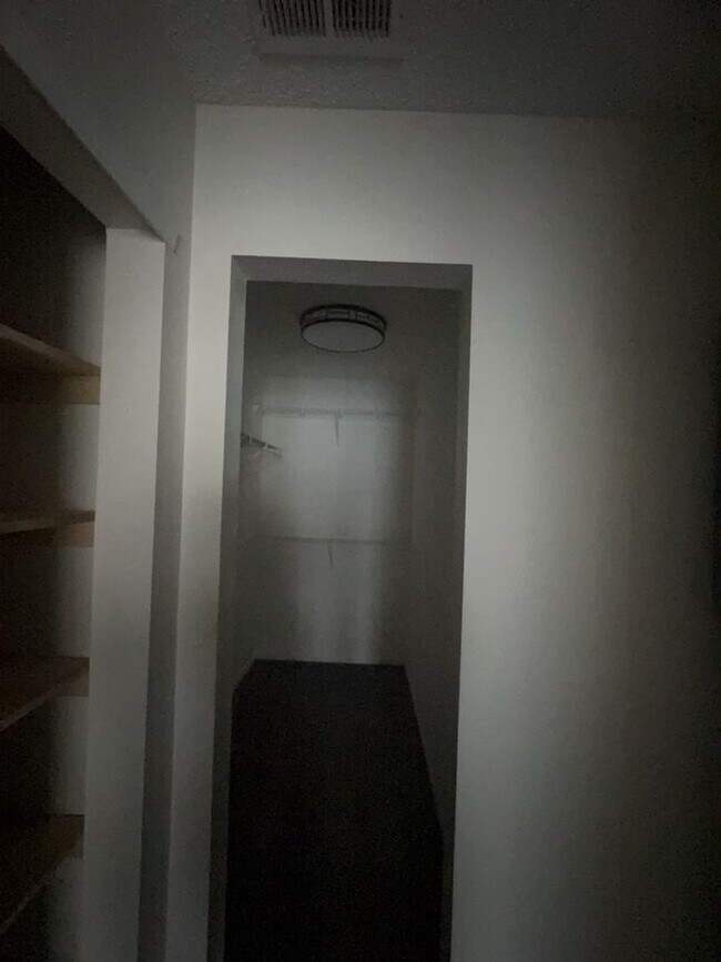 Building Photo - Beautiful 3 Bedroom, 2 Bath Available Now!