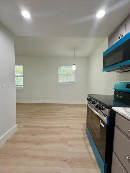 Building Photo - 1109 NE 6th Ave