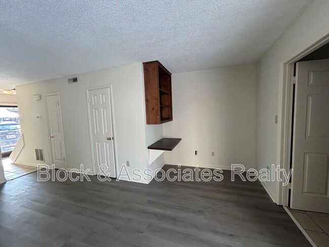 Building Photo - 601 Timberline Dr SE