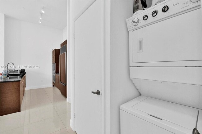 Building Photo - 465 Brickell Ave