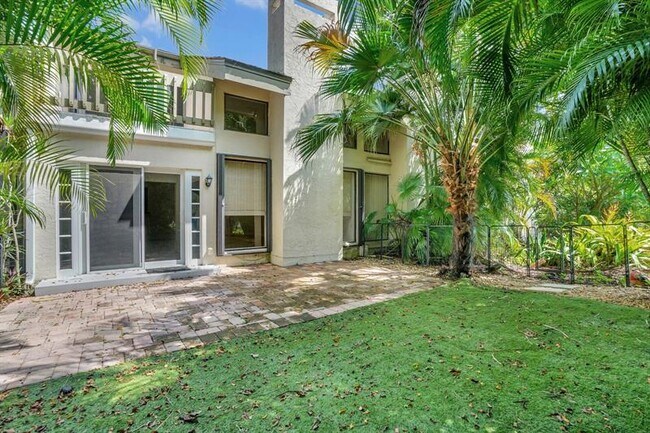 Building Photo - 6012 Glendale Dr