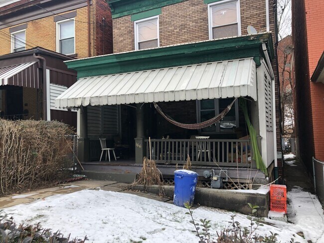 Building Photo - 166 Robinson St