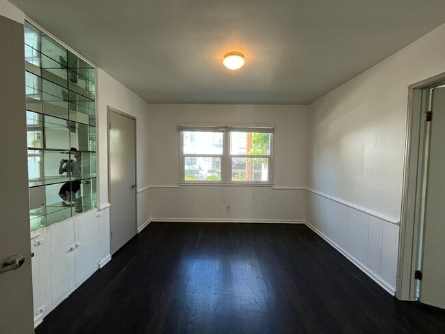 Building Photo - Sherman Oaks 3+2 w/bonus room + upgrades on cul-de-sac lot!