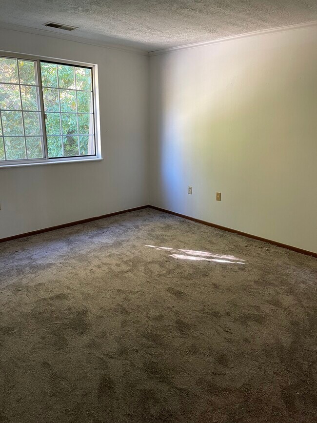 Building Photo - 3 Stratford Rd