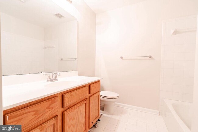 Building Photo - 42999 Edgewater St