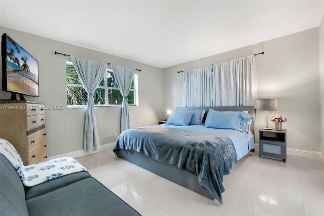 Building Photo - 1001 NW 45th St