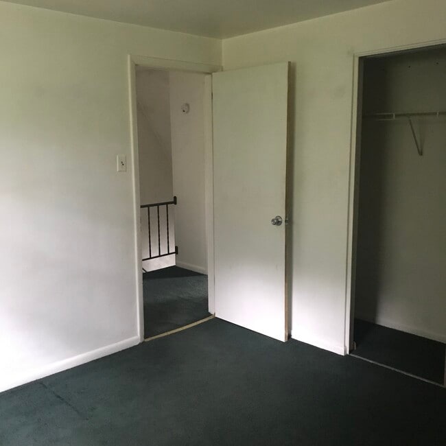 Small bedroom - 1443 Maple Dr