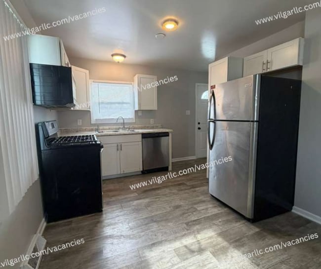 Building Photo - 2 Spacious Bedrooms • 1 Modern Bathroom + Rec Room home in Hammond, IN (Hessville Area)