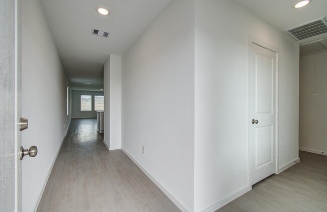 Building Photo - 18054 Le Gotte Ln