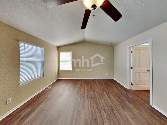 Building Photo - 10175 Fraser St