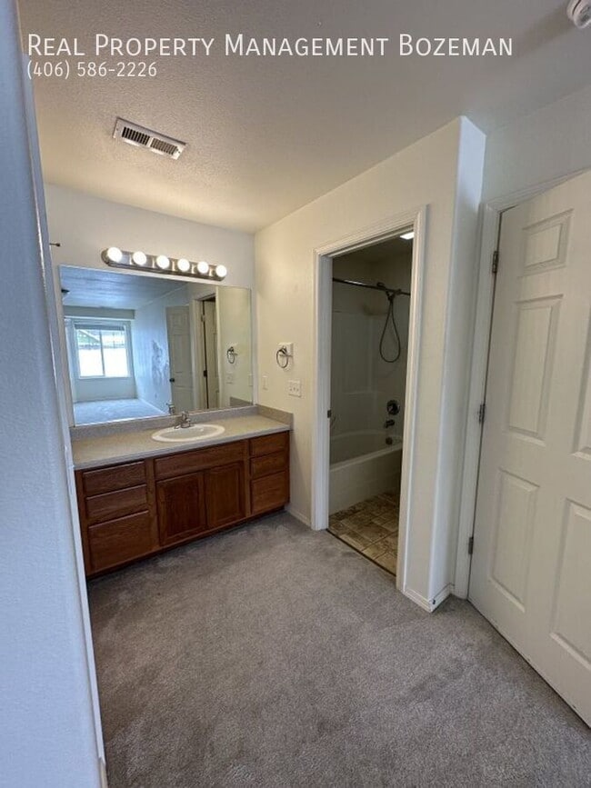 Building Photo - 1112 Longbow Ln