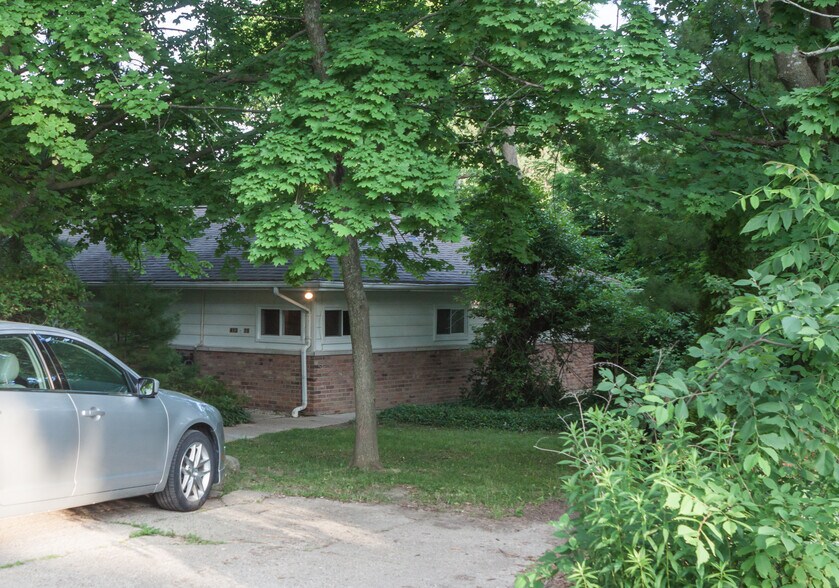 Building Photo - 415 S Revena Blvd