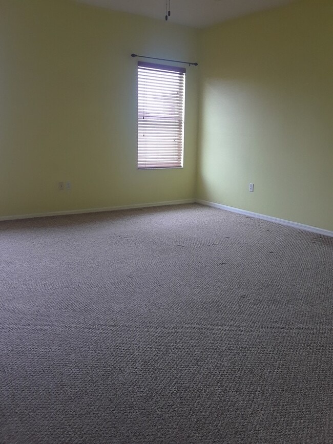 Building Photo - Spacious 4-Bedroom Home in Poinciana!