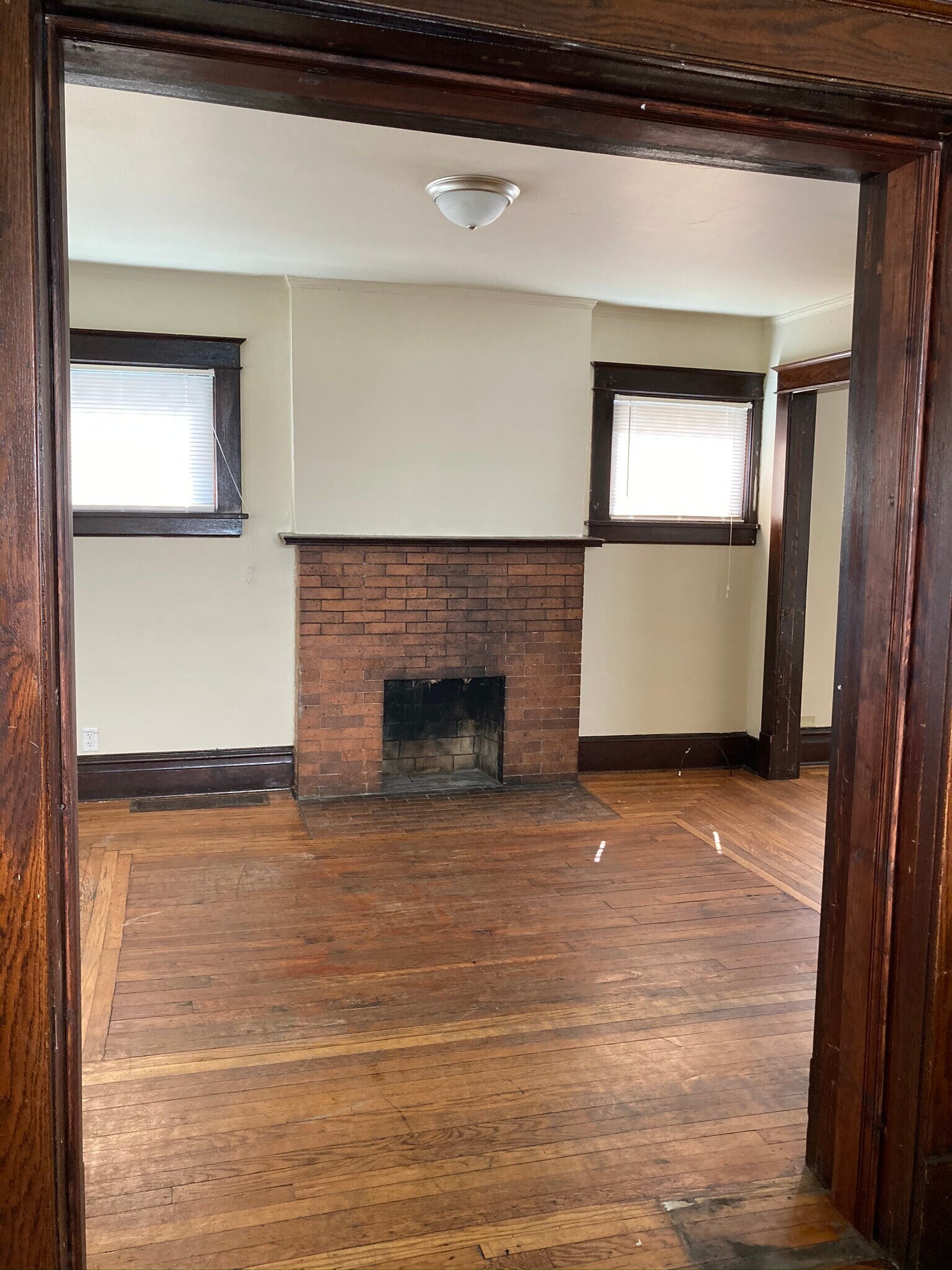 Building Photo - 817 W Vine St