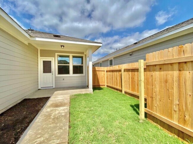Building Photo - 2420 Pecan Island Dr