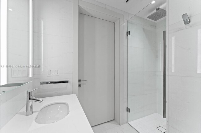 Building Photo - 300 Biscayne Blvd Way