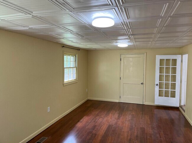 Building Photo - 1153 Airport Rd