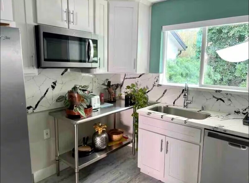 Building Photo - 11516 La Maida St