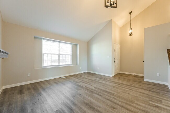 Building Photo - 981 Conifer Ct