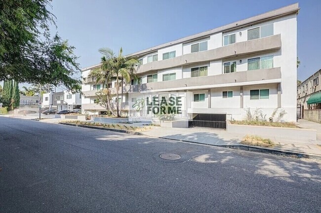 Building Photo - 449 Le Doux Rd