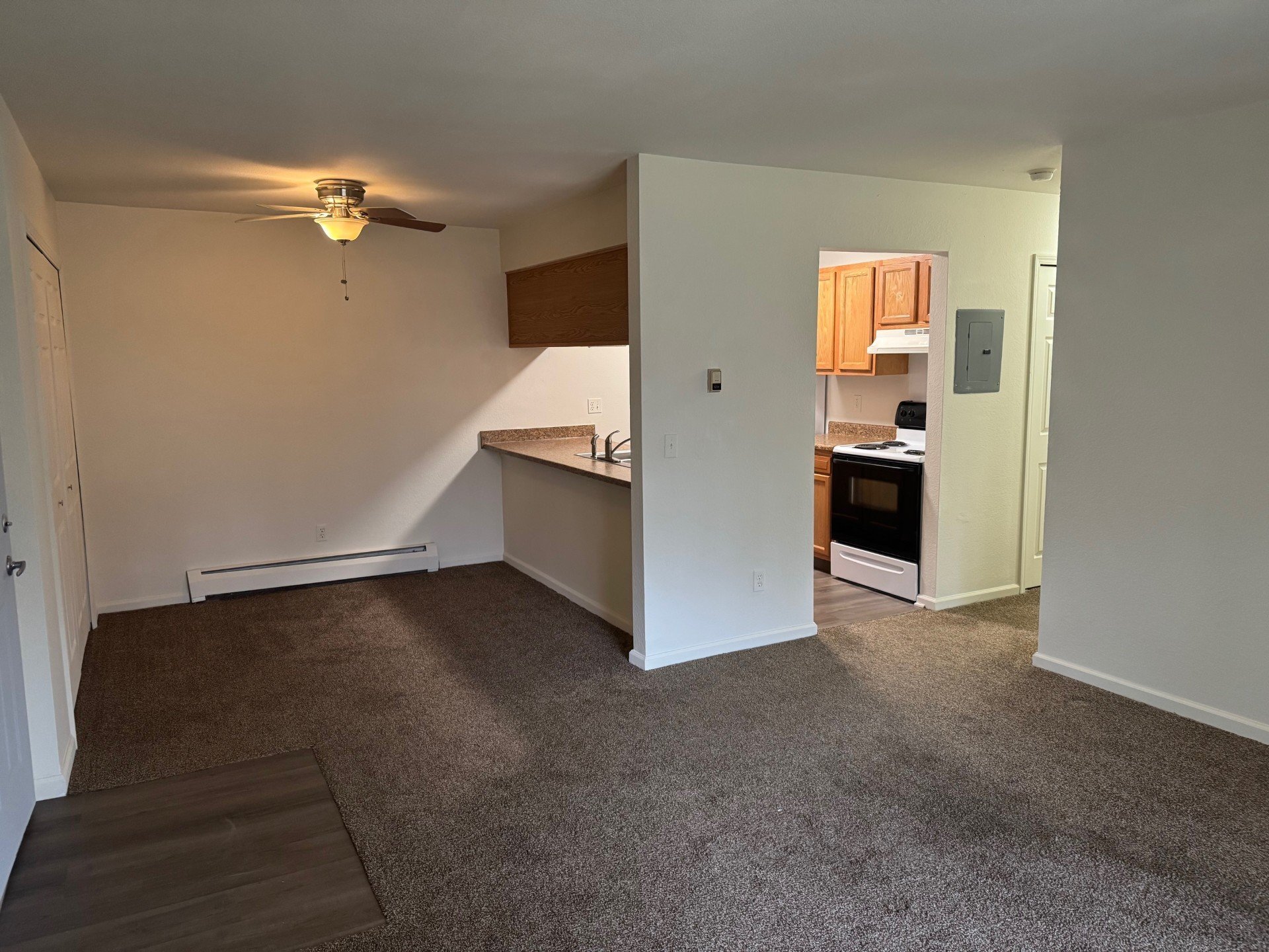 Building Photo - 580 N Main St