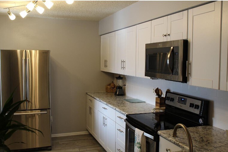 Kitchen - 2390 E Fremont Ave