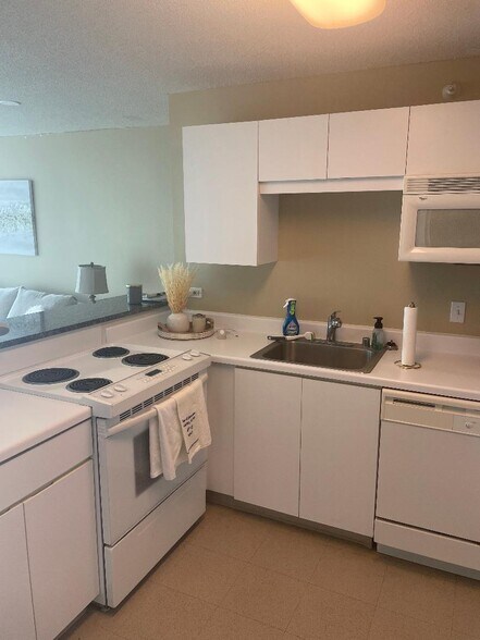 Building Photo - 2 E Erie St