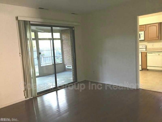 Building Photo - 800 St Denis Ct