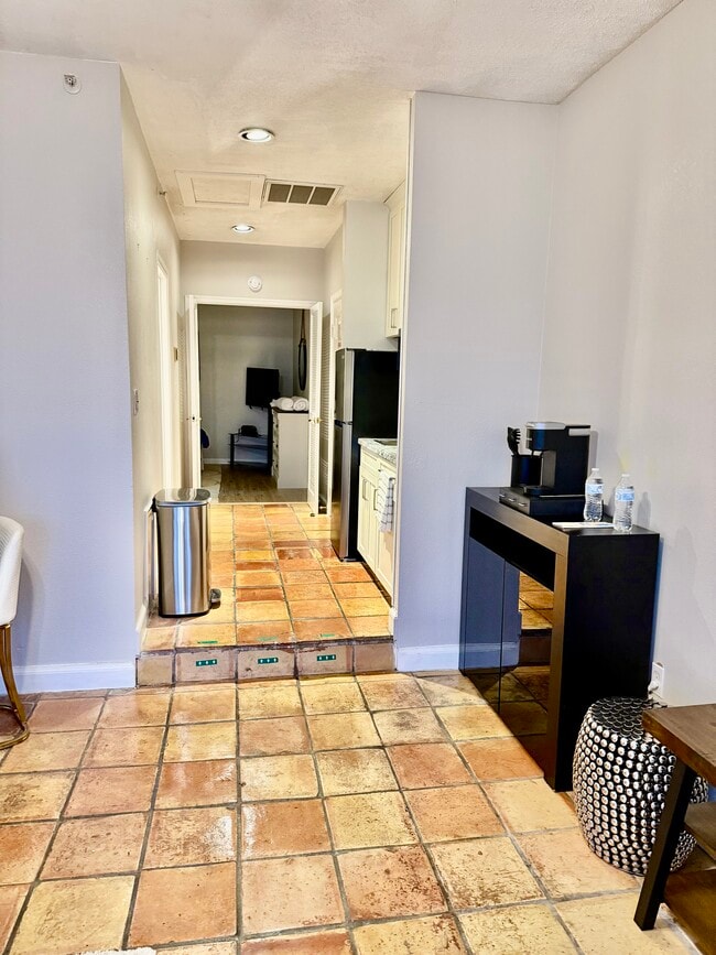 Building Photo - 200 59th St