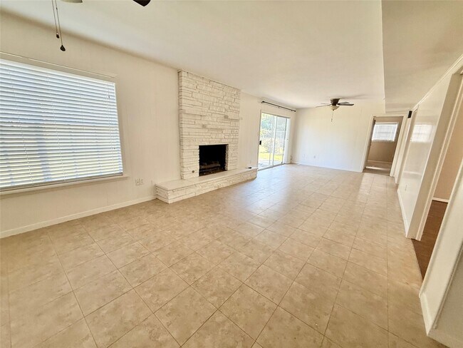 Building Photo - 106 Longacre Dr