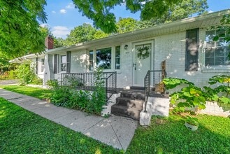 Building Photo - 1872 River Rd