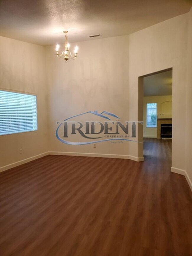 Building Photo - 4 bedroom 2 bath near schools and parks