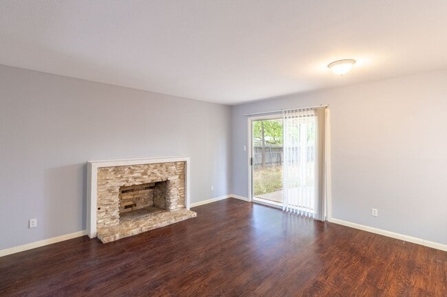 Building Photo - Beautiful 3 bedroom Home in West Congress!