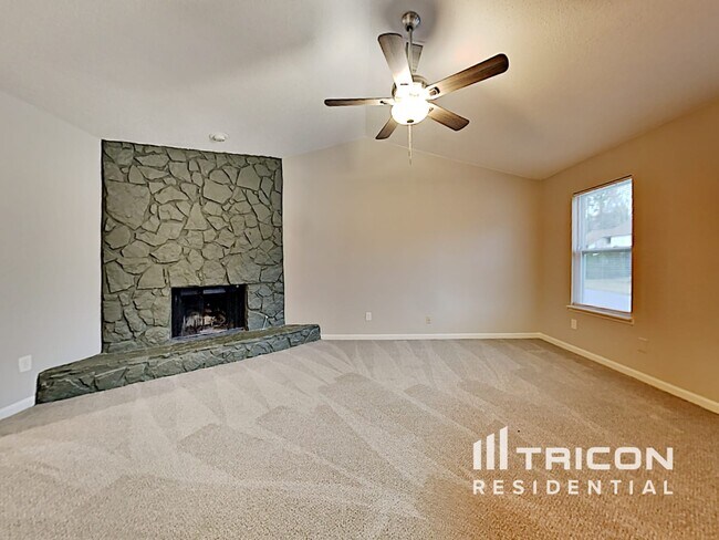 Building Photo - 1027 Chapman Cir
