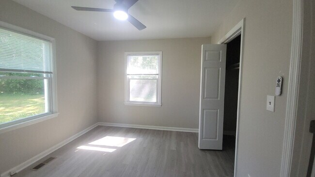 Building Photo - Section 8 accepted!!! "2-Bedroom Retreat with Cozy Comfort in Huntsville!"