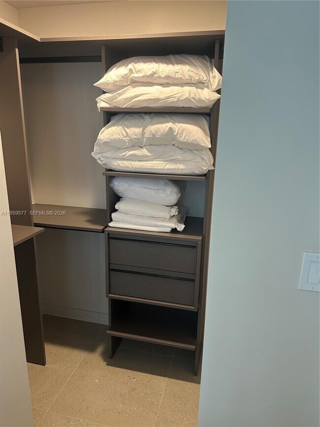 Building Photo - 11 NE 6th St