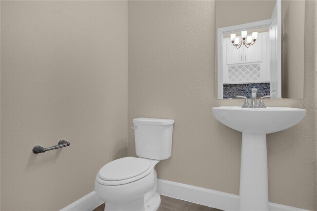 Building Photo - 1964 Burgundy Dr