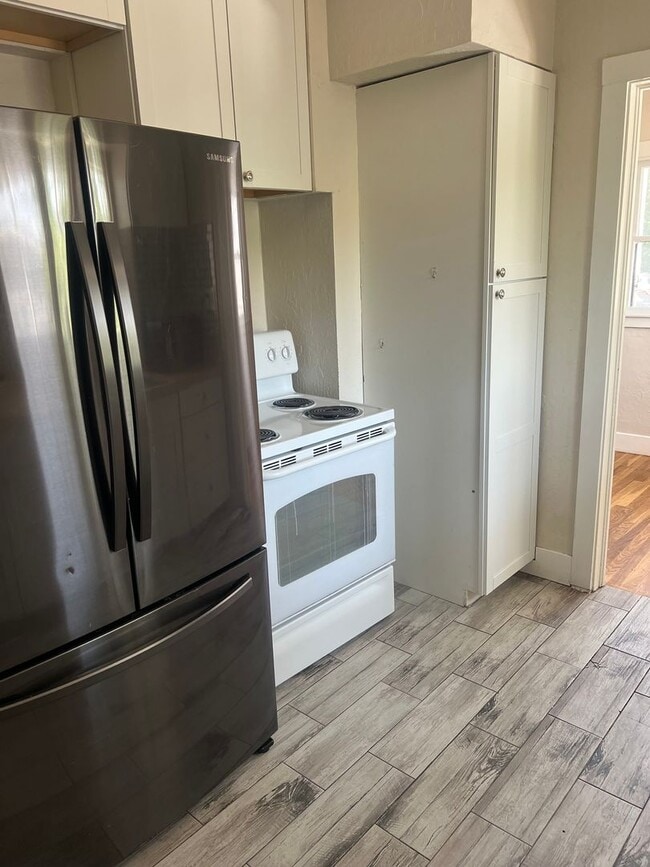Building Photo - 308 College Ct