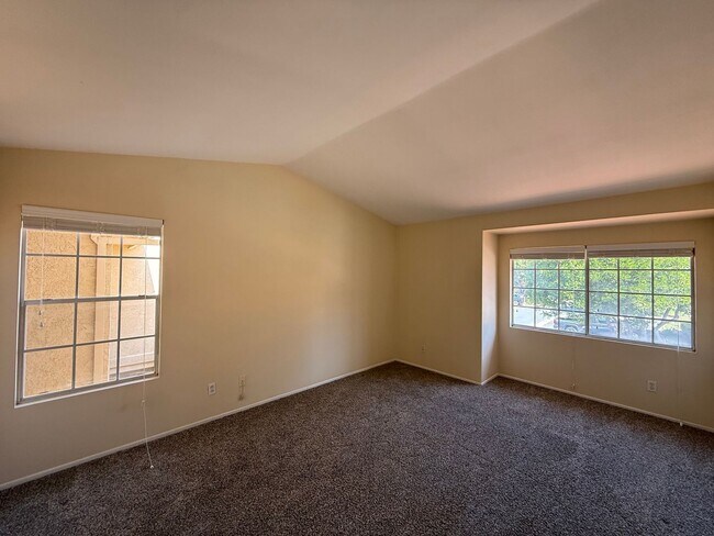 Building Photo - SD: Spacious 2BD/2.5BA Townhome in Sabre Springs with Private Backyard, 2-Car Garage & In-Unit La...