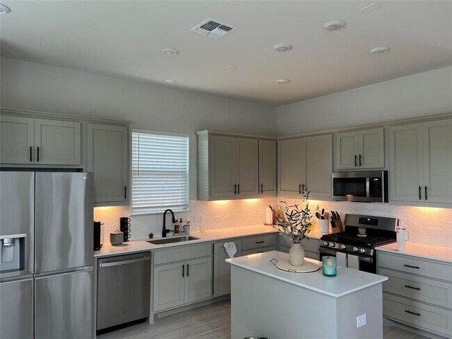 Building Photo - 2716 Sebring Cir
