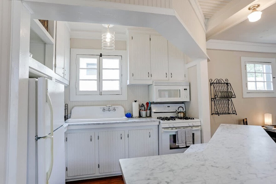 Building Photo - 916 Howard St