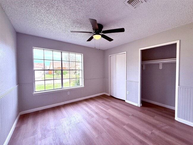 Building Photo - 12071 Plumbrook Dr