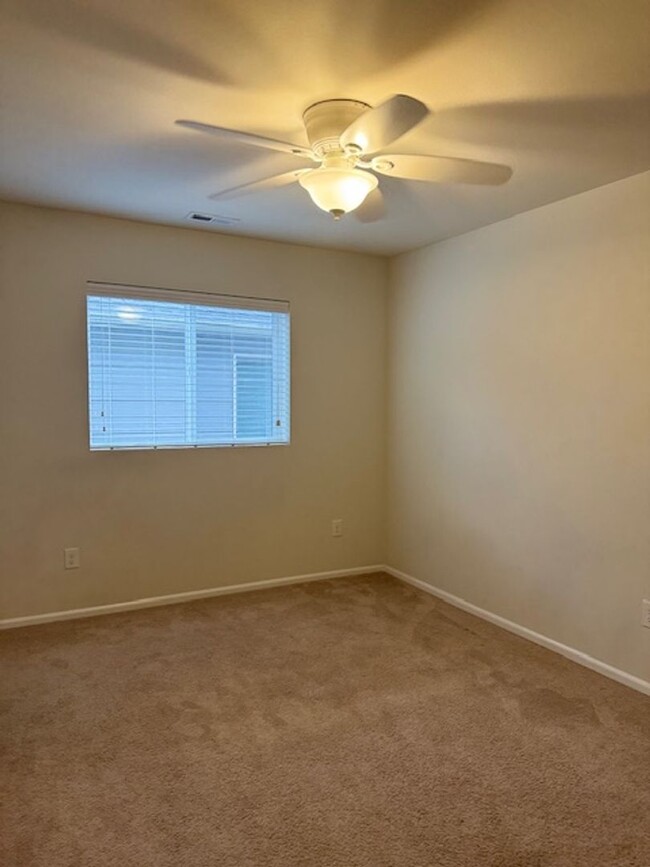 Building Photo - Move in Ready 3Br 2.5 Bath in Lacey with M...