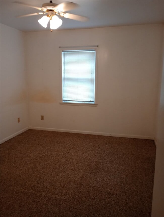 Building Photo - 218 Main St