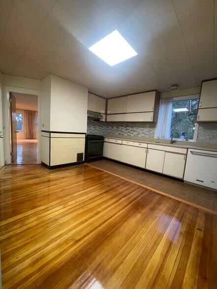 Building Photo - 10 Packard Ave