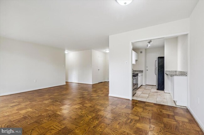 Building Photo - 10401 Grosvenor Pl