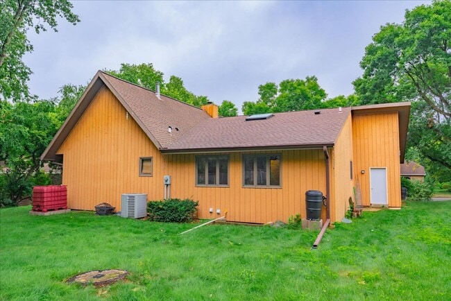 Building Photo - Parkwood Hills – Spacious 4 Bedroom, 3 Bat...
