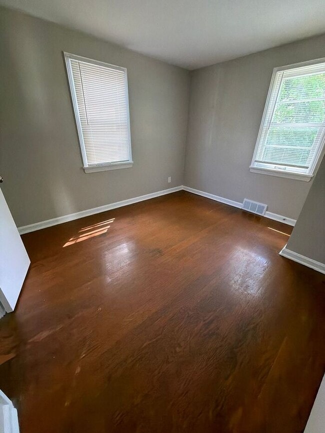 Building Photo - Charming 3-bedroom, 2-bathroom single-family