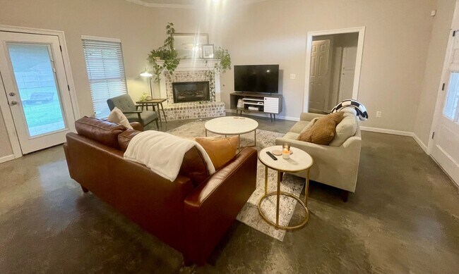 Building Photo - Beautiful 3 Bed/2 Bath for Rent in Germant...