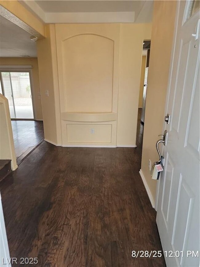 Building Photo - Charming Silverado Ranch Home!